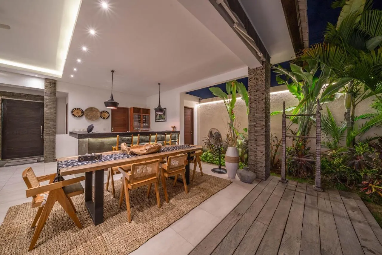 Villa Tira - Elegant 3Br In Central Seminyak  Семиньяк