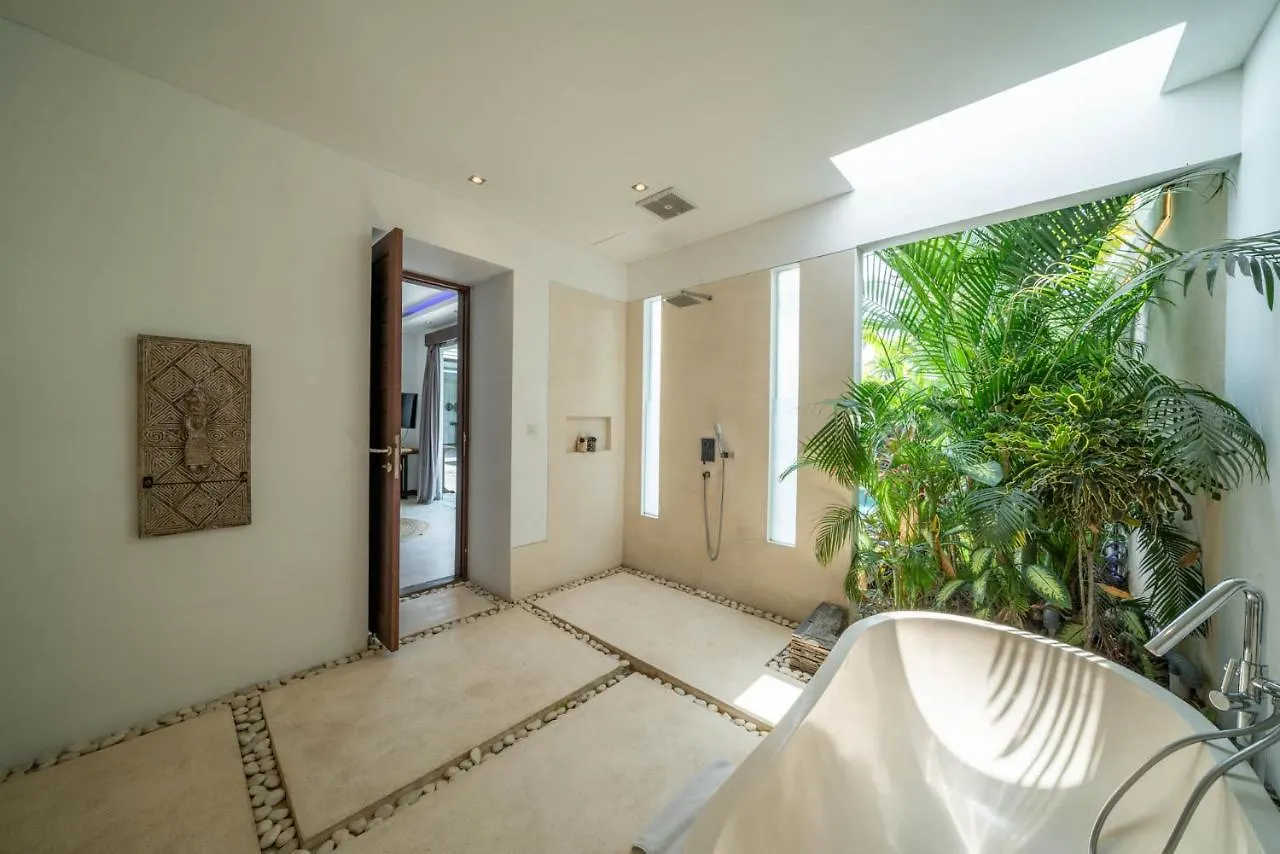 Villa Tira - Elegant 3Br In Central Seminyak Семиньяк