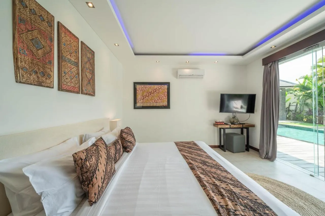 Villa Tira - Elegant 3Br In Central Seminyak Семиньяк