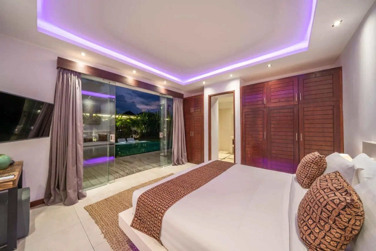Villa Tira - Elegant 3Br In Central Seminyak
