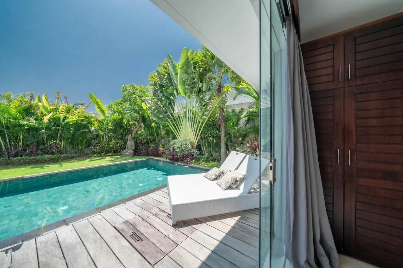 Villa Tira - Elegant 3Br In Central Seminyak  Семиньяк