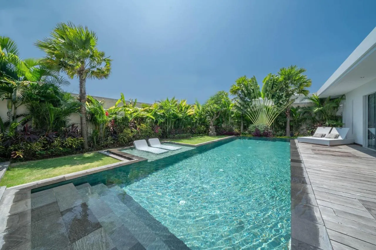 Villa Tira - Elegant 3Br In Central Seminyak Семиньяк
