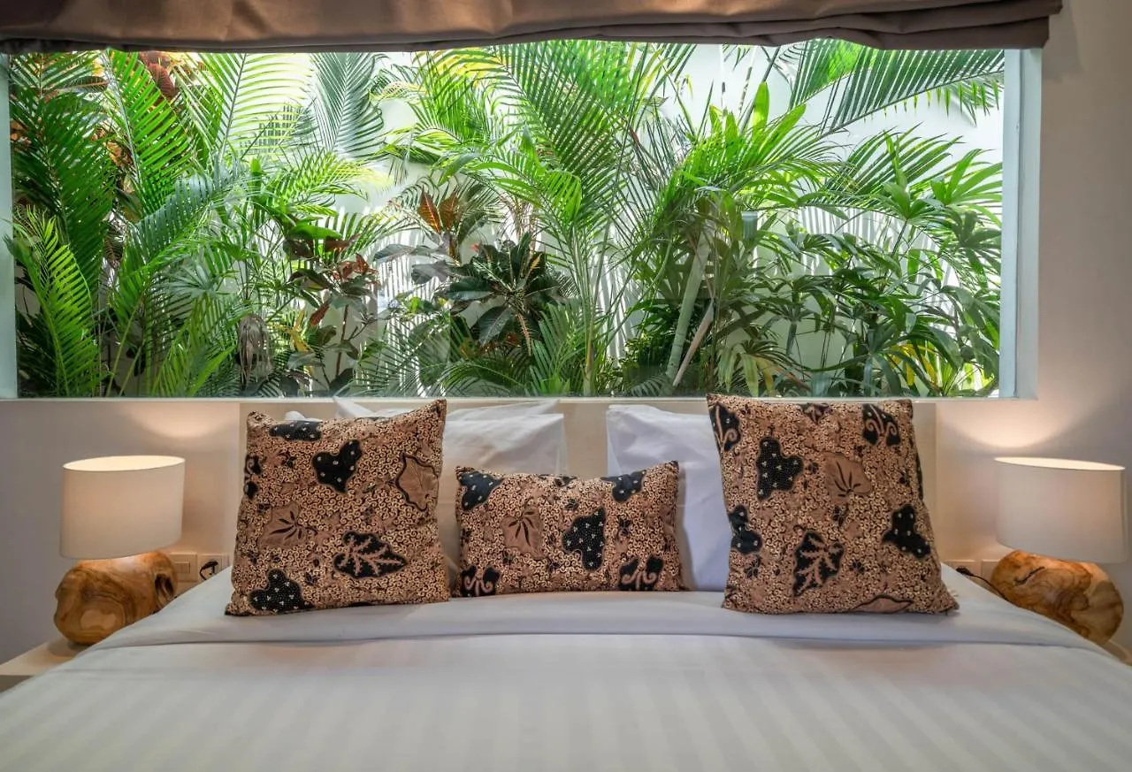 Villa Tira - Elegant 3Br In Central Seminyak 0*, Семиньяк